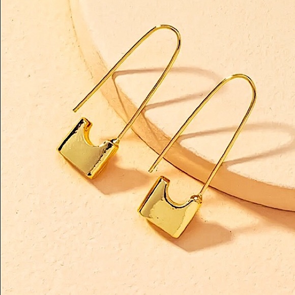Jewelry - ⚜️[𝟯/$𝟮𝟴]⚜️Gold Geometric Hoop Earrings NEW